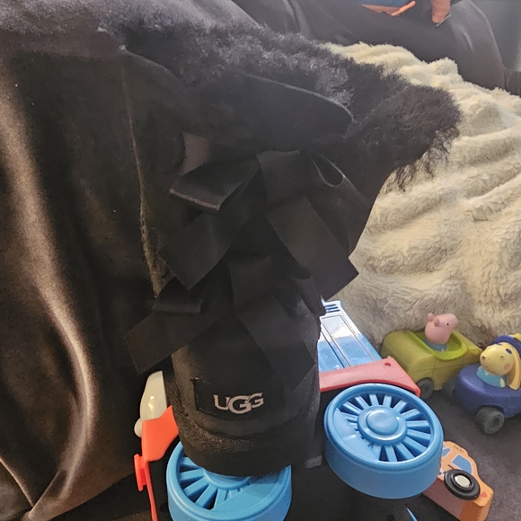 UGG Kids' Black Bow Detail Boots - Picture 1 of 3